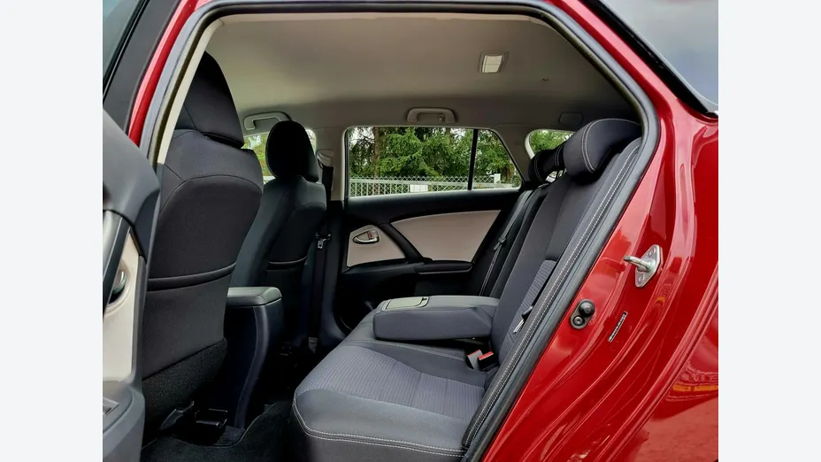 TOYOTA Avensis -