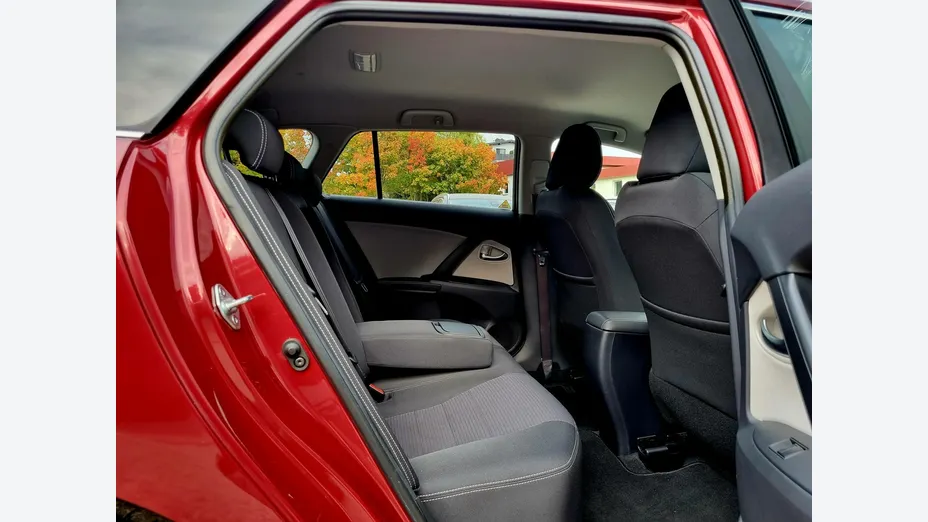 TOYOTA Avensis -