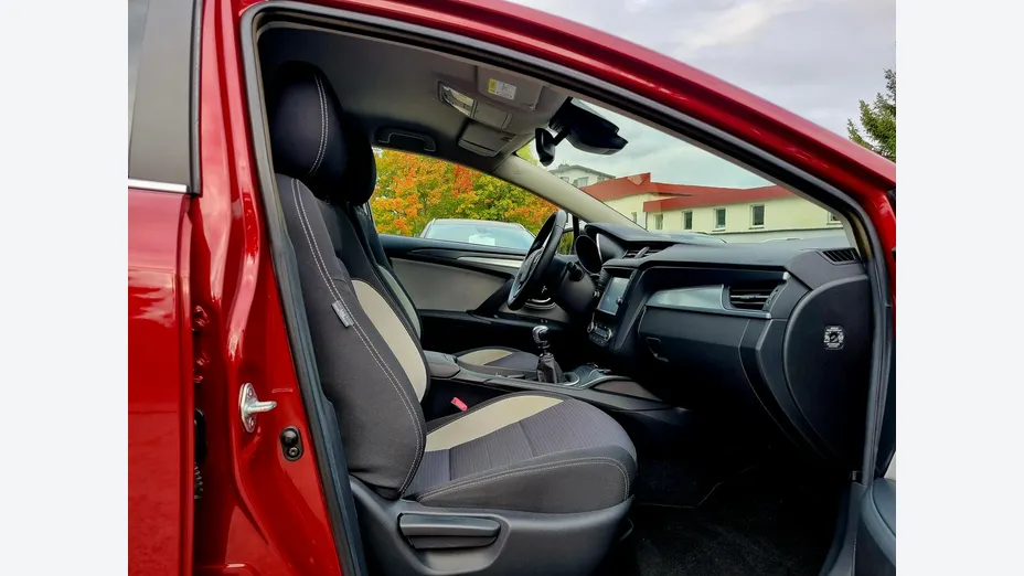 TOYOTA Avensis -