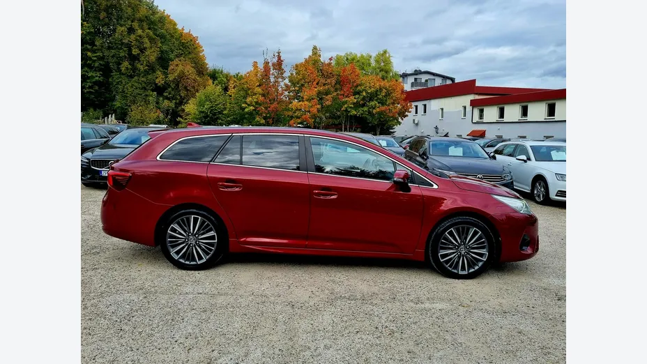 TOYOTA Avensis -