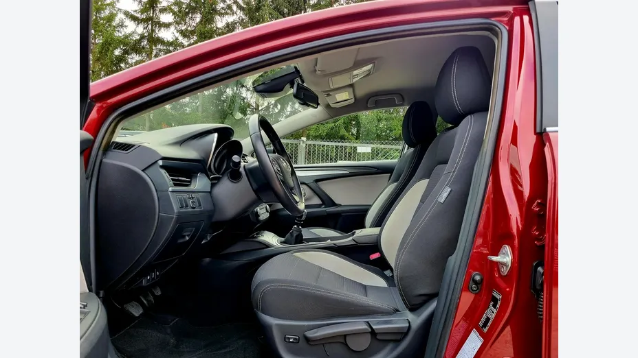 TOYOTA Avensis -
