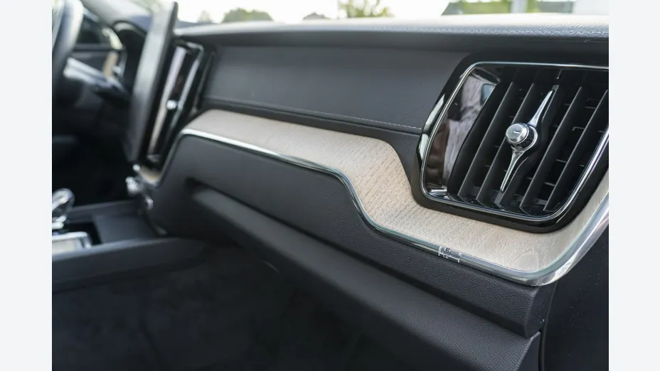 VOLVO XC60 -