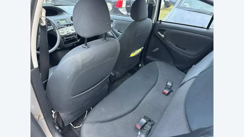 TOYOTA Yaris -