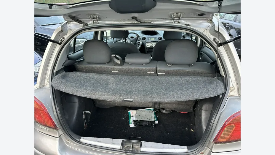 TOYOTA Yaris -