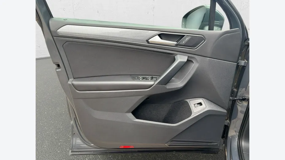 VOLKSWAGEN Tiguan -