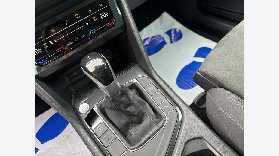 VOLKSWAGEN Tiguan -