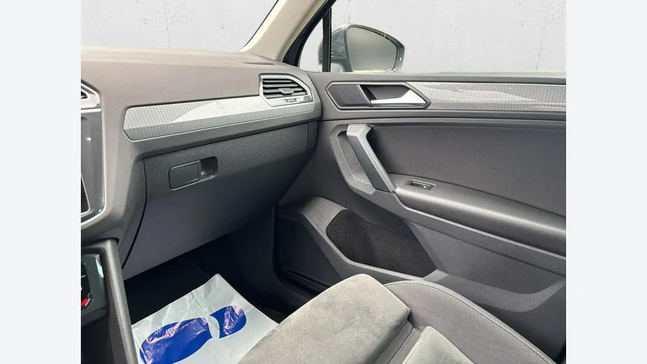 VOLKSWAGEN Tiguan -