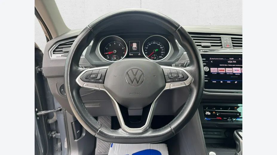VOLKSWAGEN Tiguan -