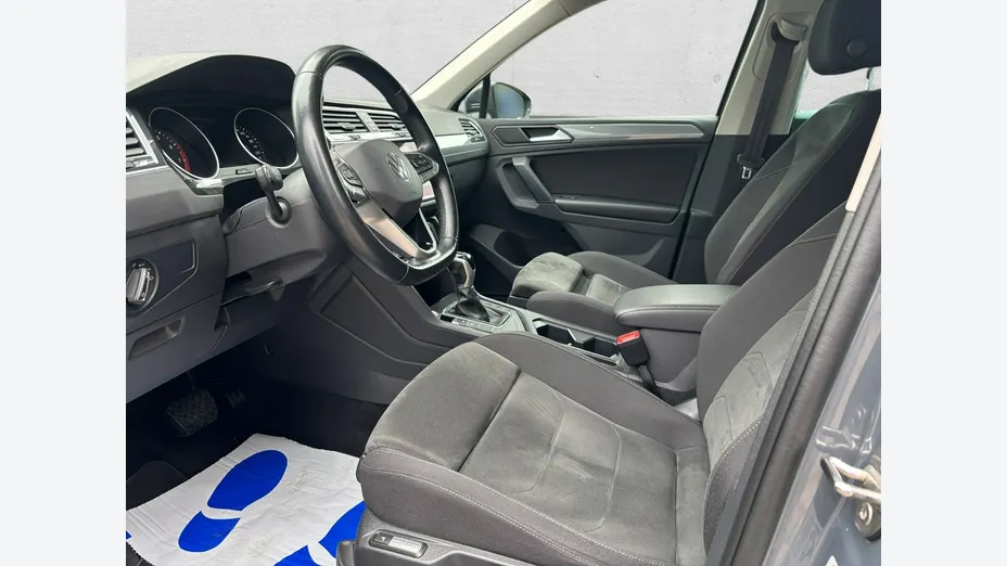 VOLKSWAGEN Tiguan -