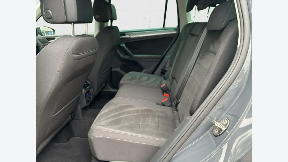 VOLKSWAGEN Tiguan -