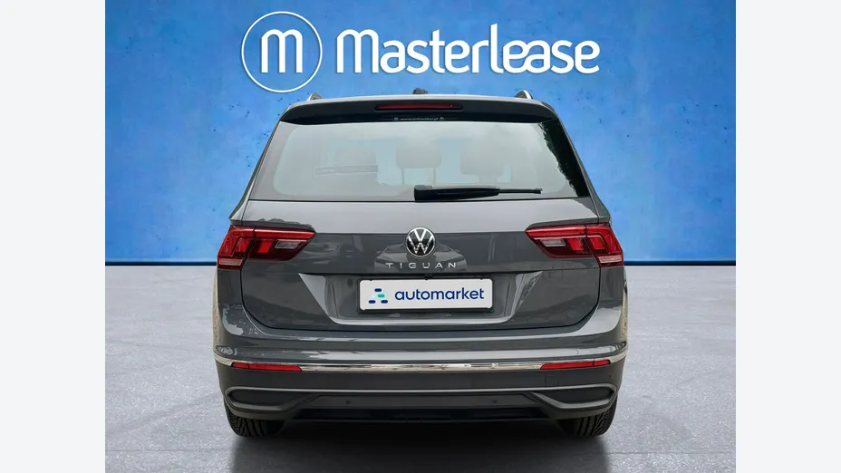 VOLKSWAGEN Tiguan -