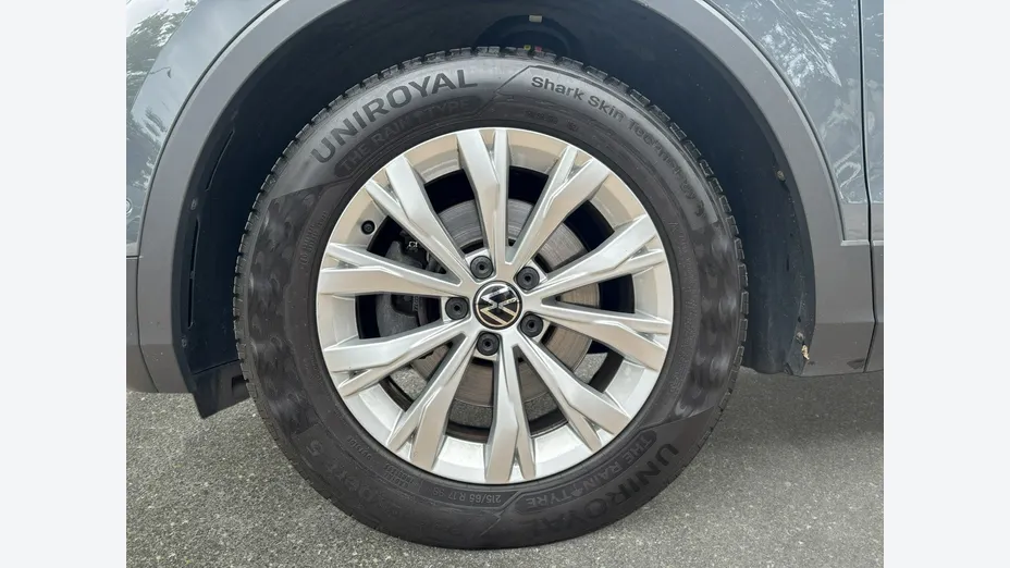 VOLKSWAGEN Tiguan -