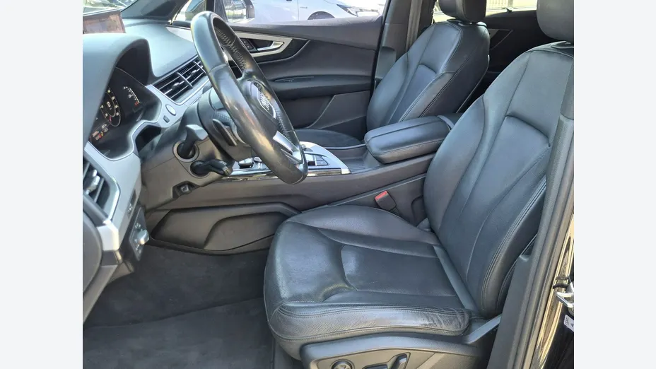 AUDI Q7 -