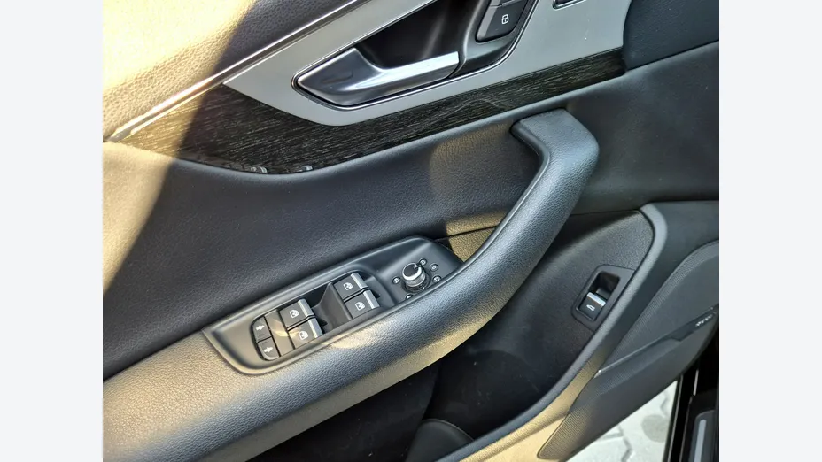 AUDI Q7 -