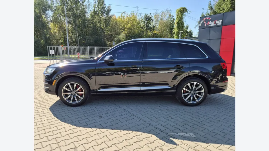 AUDI Q7 -