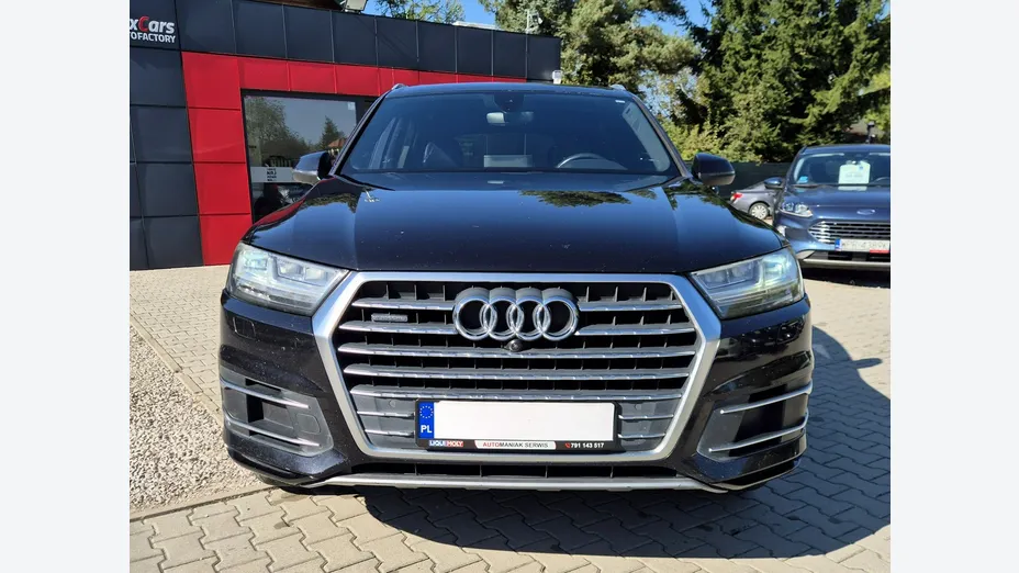 AUDI Q7 -