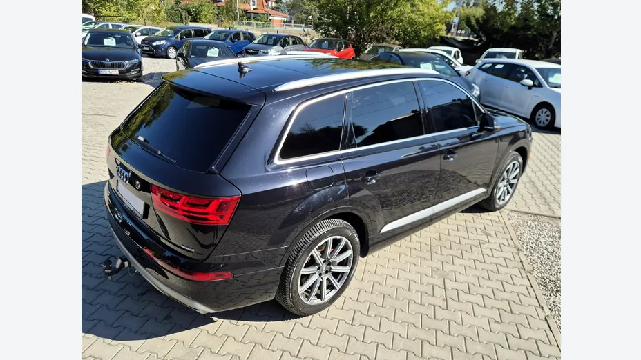AUDI Q7 -