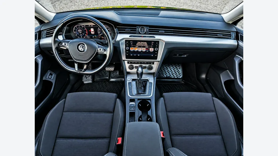 VOLKSWAGEN Passat -