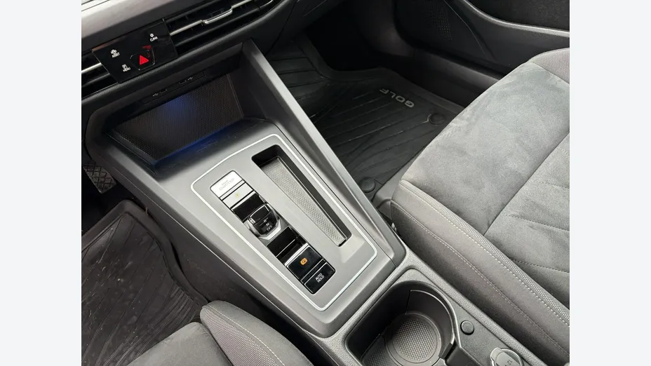 VOLKSWAGEN Golf -