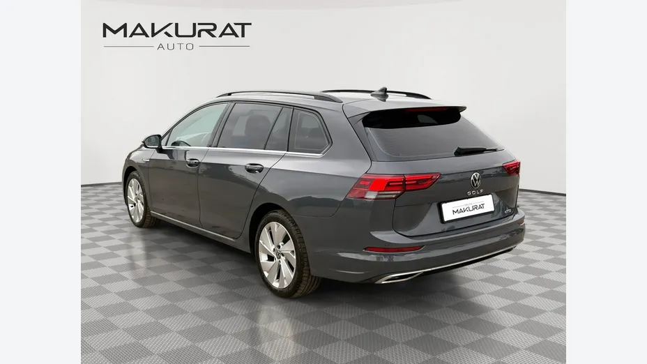 VOLKSWAGEN Golf -