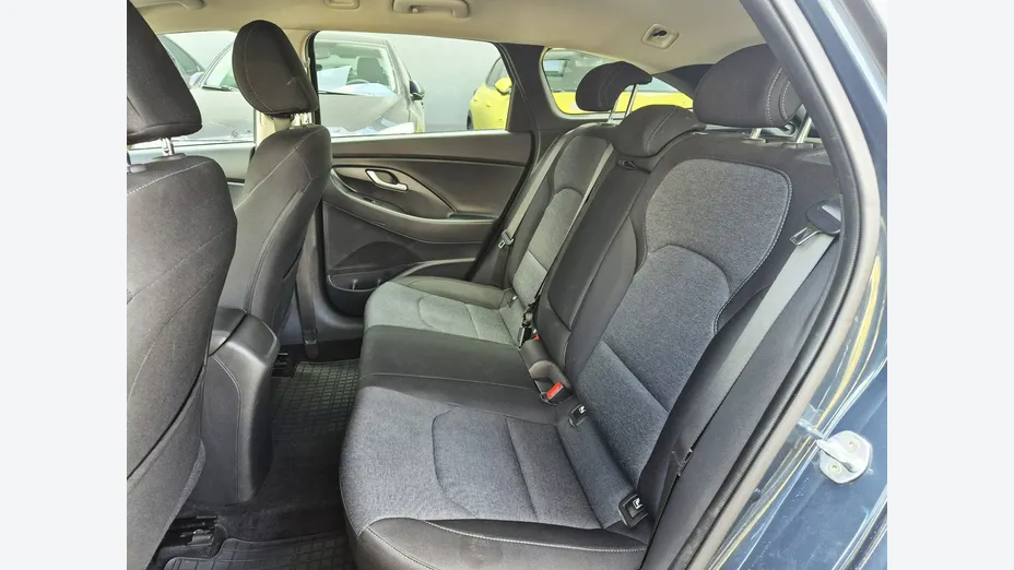HYUNDAI i30 -
