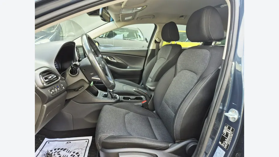 HYUNDAI i30 -