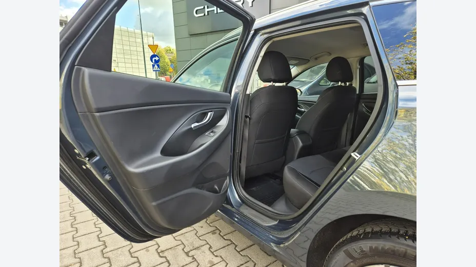 HYUNDAI i30 -
