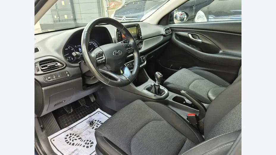 HYUNDAI i30 -