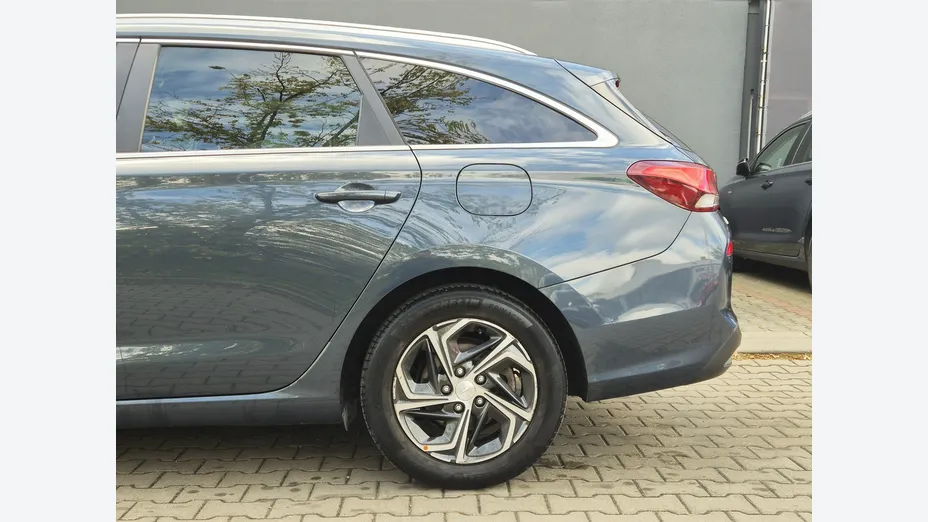 HYUNDAI i30 -