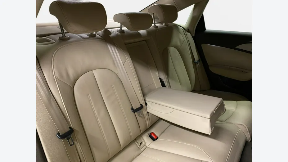 AUDI A6 -
