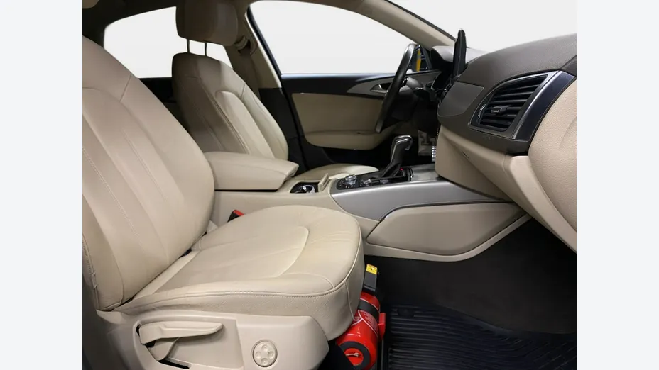 AUDI A6 -
