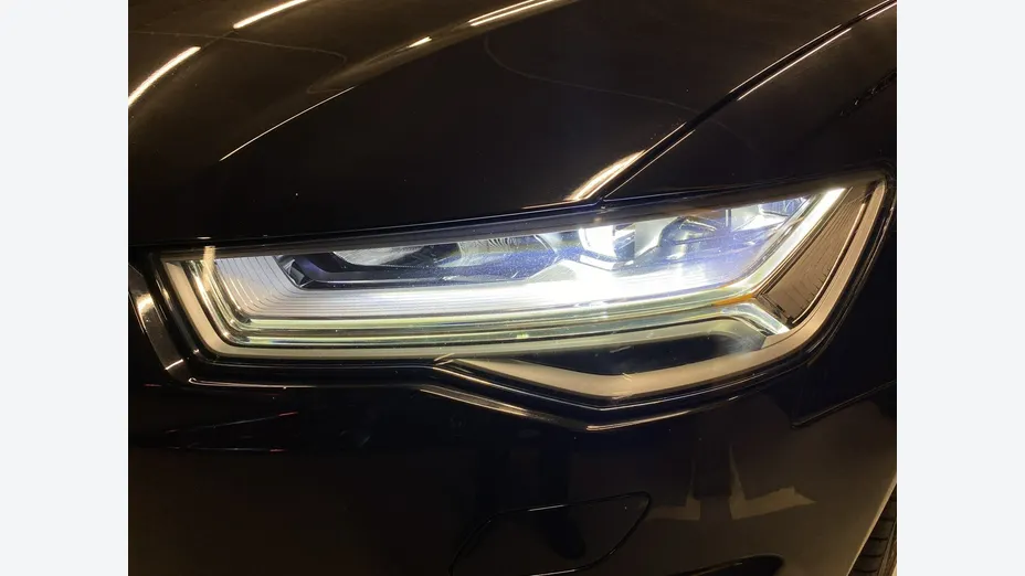 AUDI A6 -