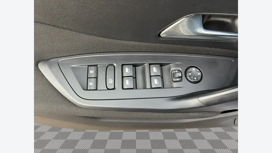 PEUGEOT 308 -