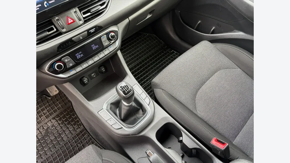 HYUNDAI i30 -