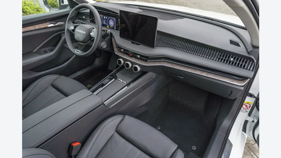 SKODA Superb -
