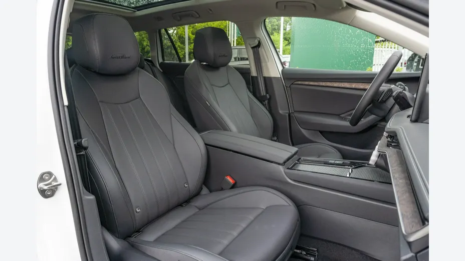 SKODA Superb -