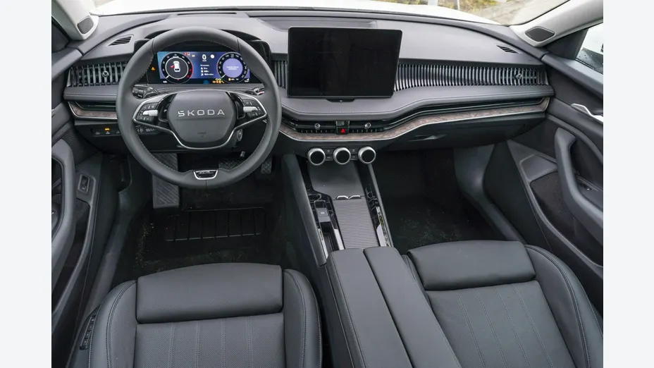 SKODA Superb -