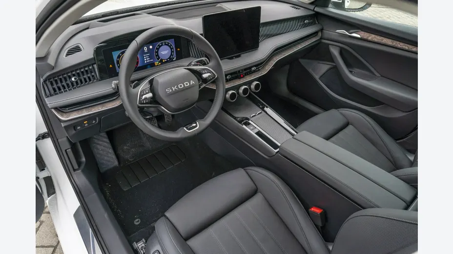 SKODA Superb -