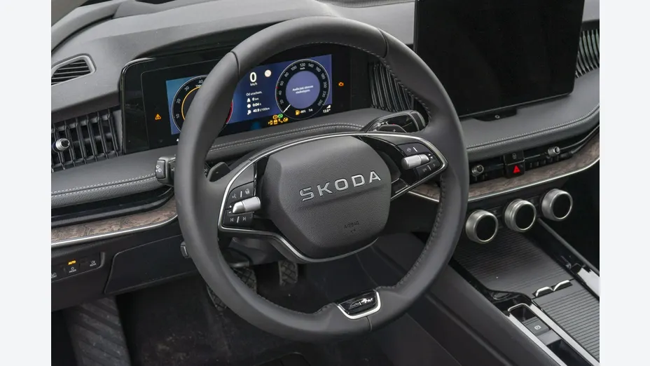 SKODA Superb -