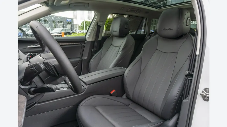 SKODA Superb -