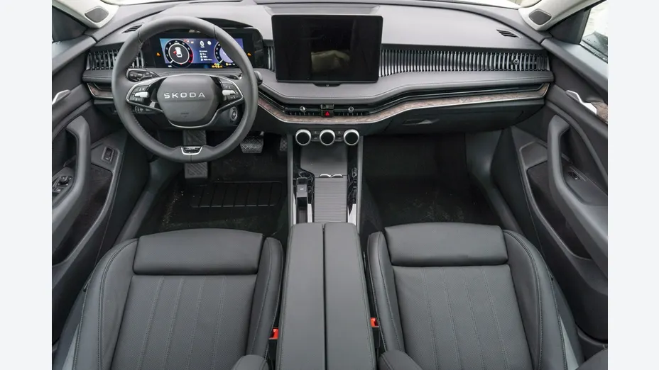 SKODA Superb -
