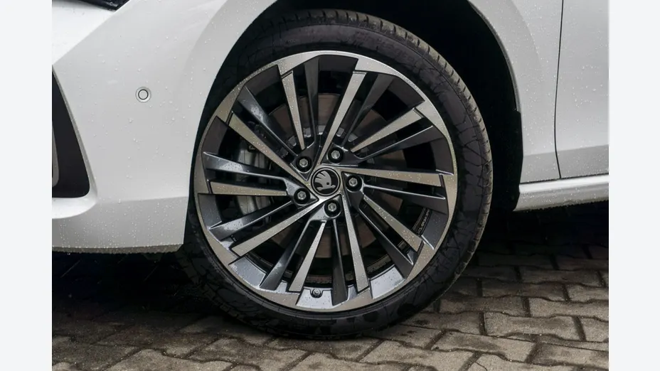 SKODA Superb -