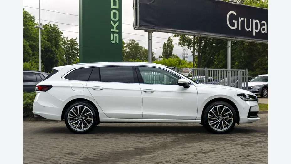 SKODA Superb -