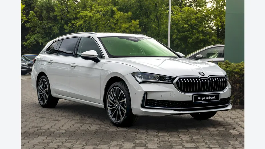 SKODA Superb -