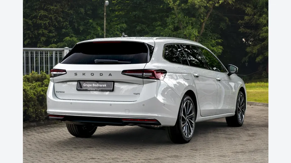 SKODA Superb -