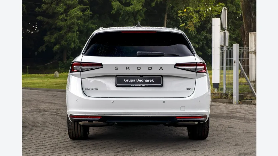 SKODA Superb -
