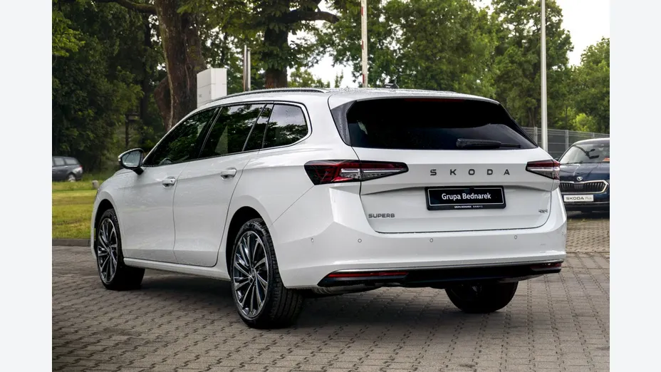 SKODA Superb -