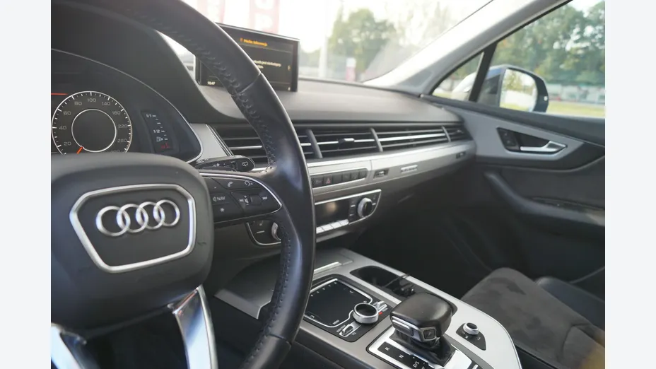 AUDI Q7 -