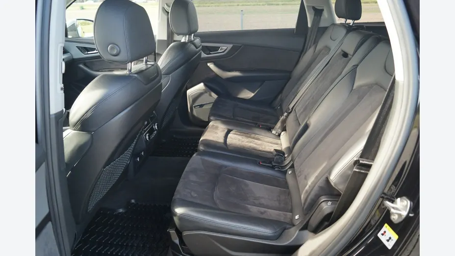 AUDI Q7 -