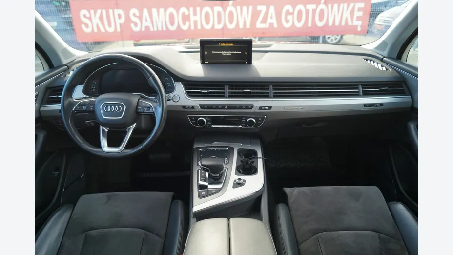 AUDI Q7 -